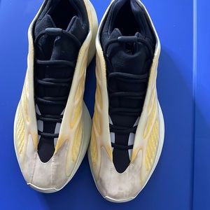 Yeezys Yellow 700’s